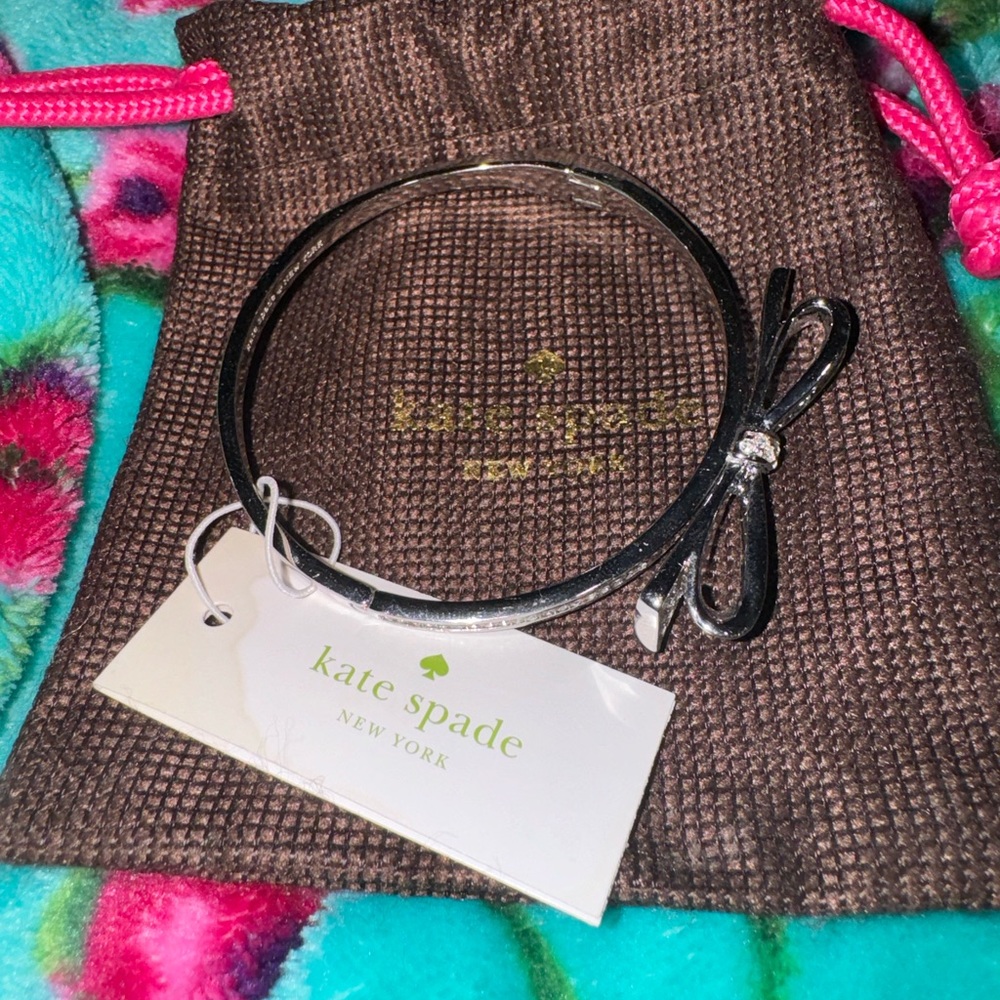 BRAND NEW* Kate Spade “Love Notes” Silver-tone Bow Bangle - Picture 3 of 7